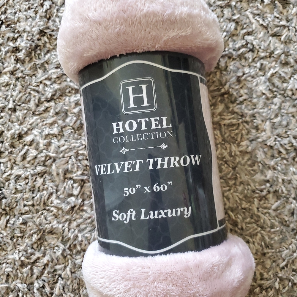 HOTEL COLLECTION Velvet Throw 50" X 60" Pink Soft